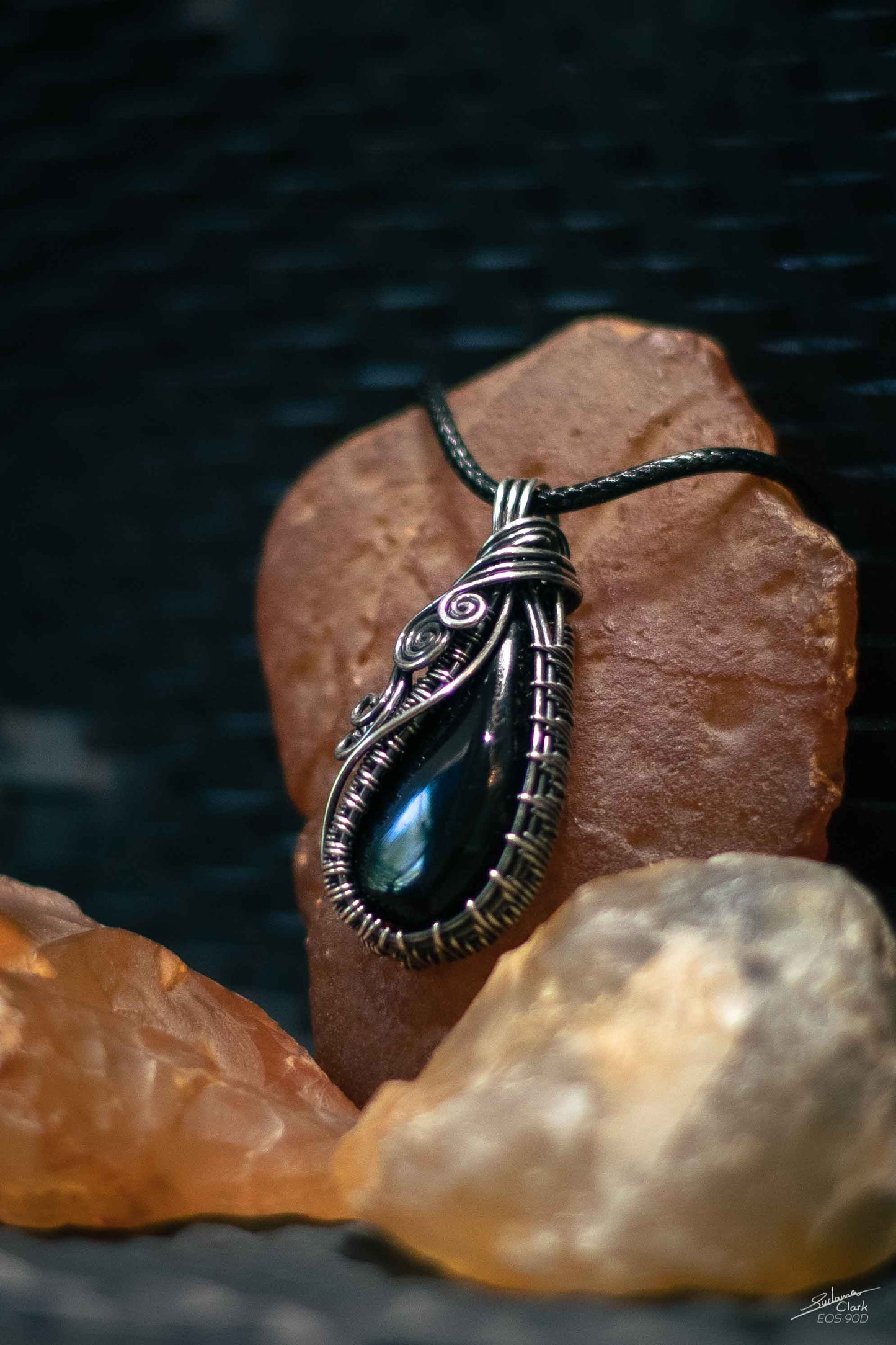 Pendant Droplet Hoof