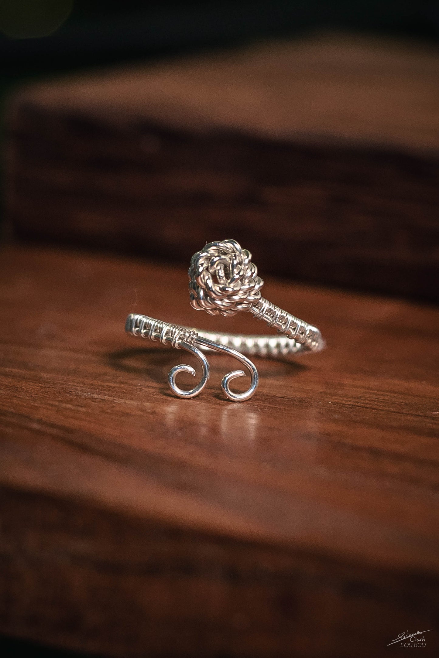 Rose weaved ring